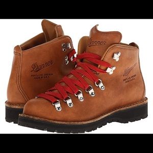 Danner Women’s Mountain Light Cascade